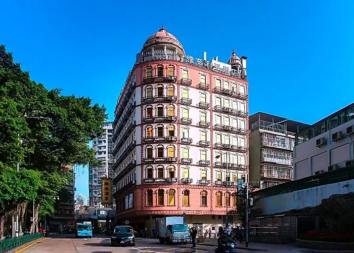 The Victoria 3*